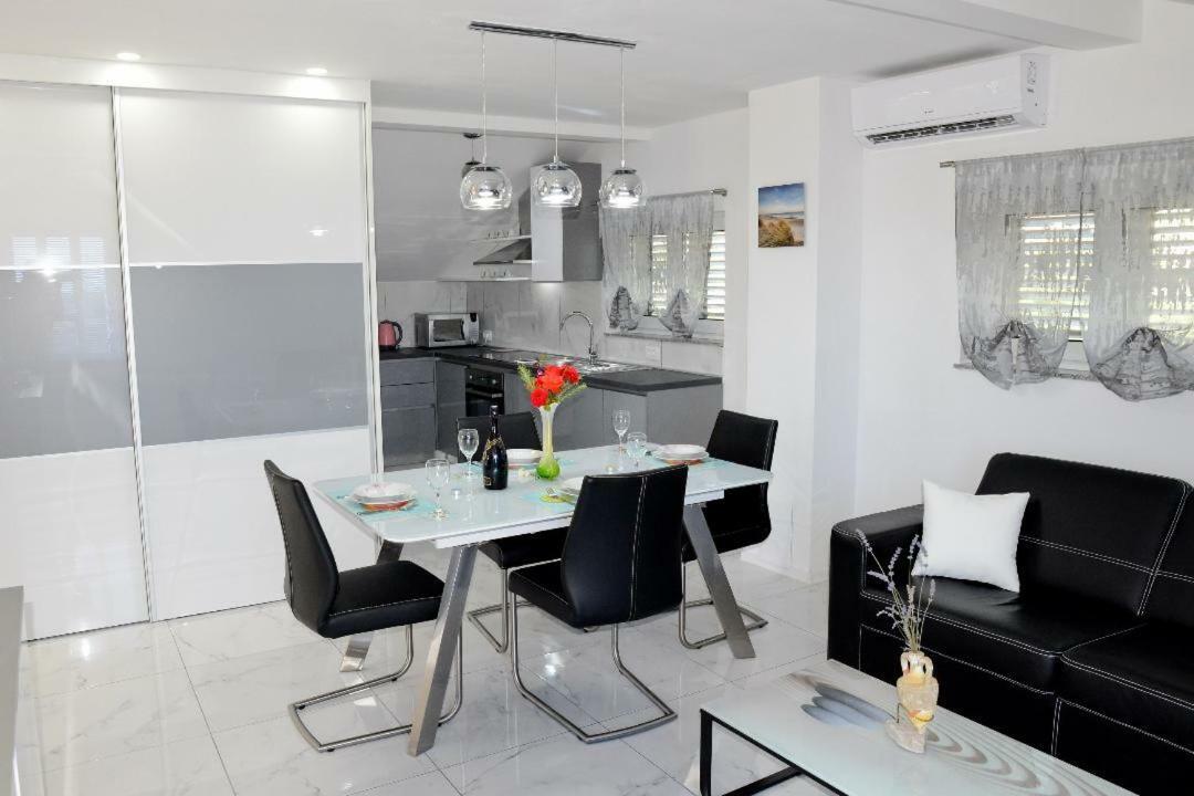 Apartment Olive Jovici  Bagian luar foto